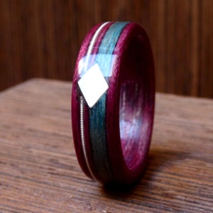 Women&#39;s wedding band in amaranth wood - An exceptional ring for her - mother-of-pearl, guitar string, purple heart and blue beech