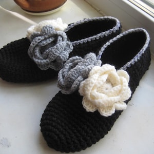Crochet slippers socks with wonderful flowers. A lovely Christmas present.