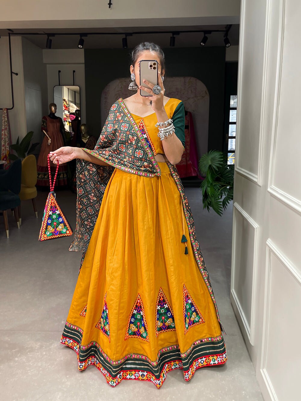 Navratri Dress 2022- Buy Traditional Navratri Outfit Online