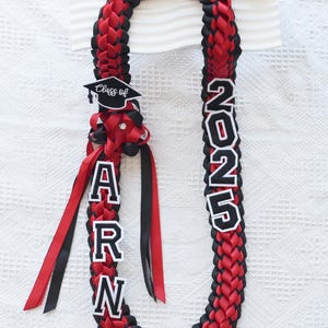 Personalisierter Abschluss-Lei 2025, Personalisierter Name Abschluss-Lei 2025, Handgefertigte Satingirlande, Senior Night Geschenk Lei, Geschenk für Absolventen