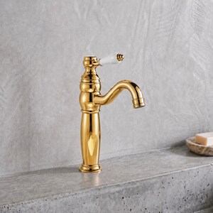 Rubinetto da cucina a ponte in ottone non laccato con doccetta, miscelatore per lavabo vintage francese in titanio dorato, rubinetto di lusso per acqua calda e fredda in stile antico.