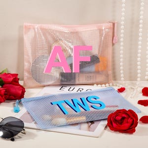 Personalisierte Brautjungfern Strandtasche, Schattenmonogramm Pooltasche, Personalisierte Wasserfeste Pooltasche, Brautjungfern Geschenktasche, Junggesellinnenabschied Brautparty Gastgeschenk