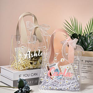 Geschenktasche für Blumenmädchen, Personalisierte Daisy Geschenktasche mit Henkeln, Transparente Geschenktasche mit Band, Geschenk für Blumenmädchen, Hochzeitsaccessoires