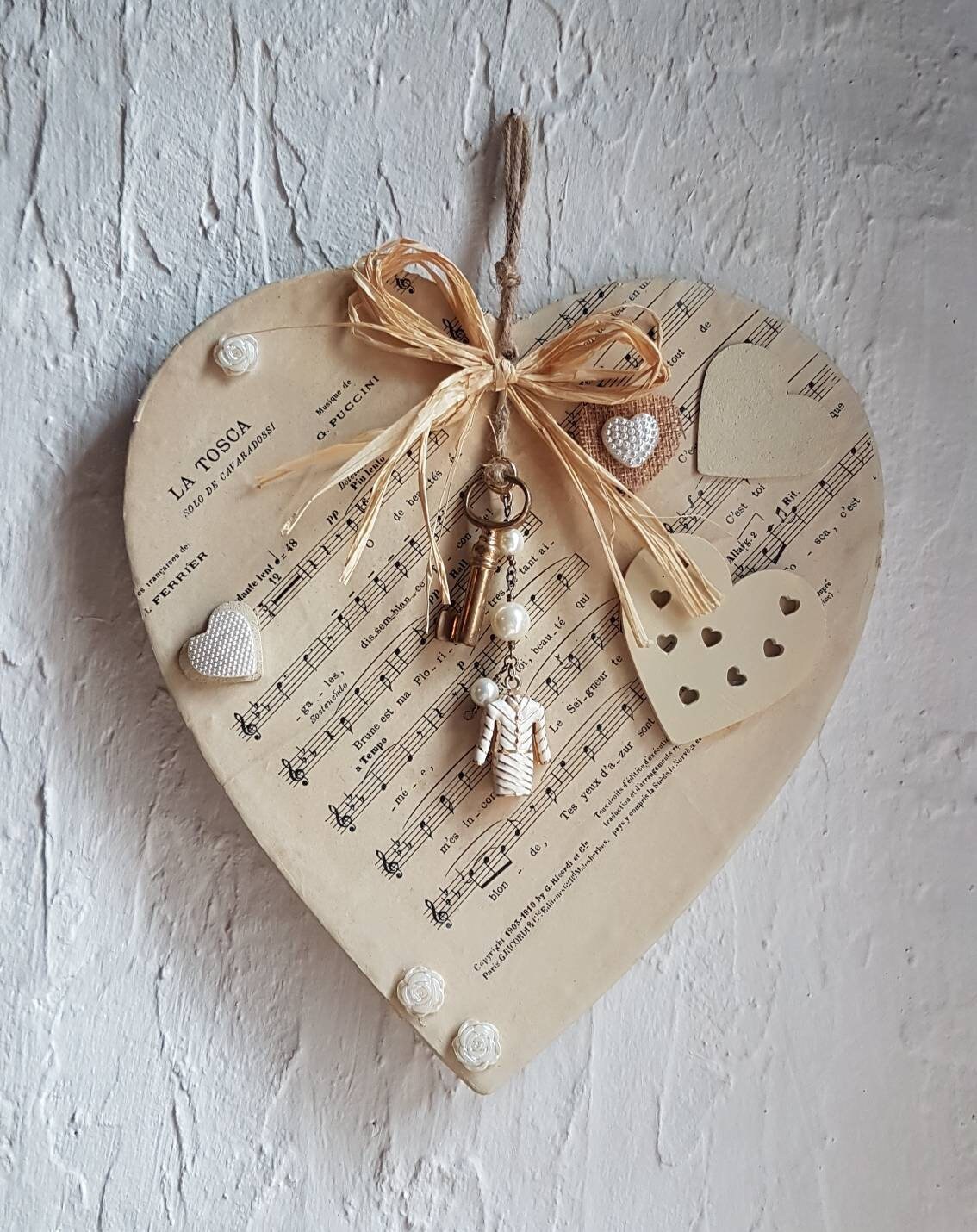 Coeur en Bois A Suspendre/Déco Dressing Artisanat D Art Hand Made Wooden Heart /Partition Musique /A