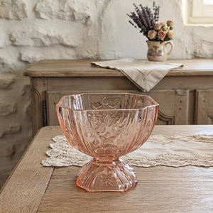 Coupe sur pieds. Rosaline. Campagne chic. Vintage. Art déco.Compotier . Rose.Rétro.Vaisselle ancienne.