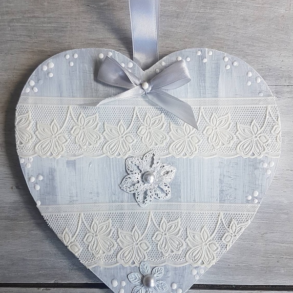 Coeur en bois .Shabby chic.Home décor. Acrylique.Hand paint. Dentelle.Ruban.Wooden heart .Made in France