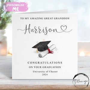 Carte personnalisée de remise des diplômes d'arrière-petit-fils - avec casquette et parchemin - nom en coeur et université à ma/à notre carte