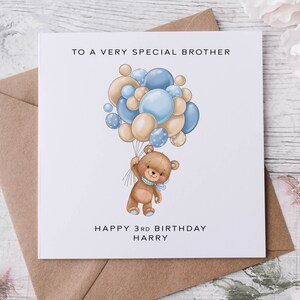Personalisierte Bruder Geburtstagskarte Teddybär und blaue Luftballons Name & Alterskarte für ihn