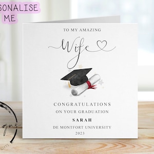 Gepersonaliseerde afstudeerkaart vrouw - met pet en scroll - naam en universiteit medium of grote kaart Amazing Wife