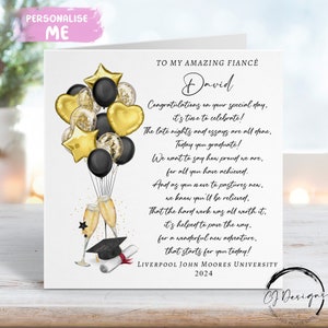 Tarjeta de graduación con poema personalizado para prometido (con birrete, pergamino, champán y globos) - Nombre - Verso universitario CUALQUIER AÑO