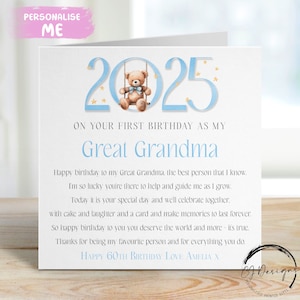 Cartão de aniversário personalizado para bisavó - Teddy Bear Blue 2025 Primeiro aniversário como meu poema - Nome QUALQUER PALAVRA 1º 60º 65º 70º 75º 80º