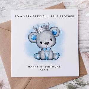 Personalisierte spezielle kleiner Bruder Geburtstagskarte - grauer und blauer Teddybär mit Name & Alterskarte für ihren 1.2.3.4.5