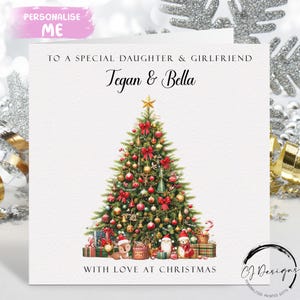 Gepersonaliseerde kerstkaart voor dochter en vriendin - kaart voor vrouwelijk stel groen versierde kerstboom en cadeaukaart