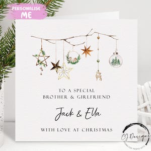 Gepersonaliseerde kerstkaart voor broer en vriendin - Boho, kaart voor koppel met rustieke boomthema met namen