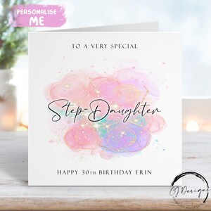 Gepersonaliseerde stiefdochter verjaardagskaart roze, paars en groen splash-ontwerp elke leeftijd 15 16e 18e 19e 20e 21e 30e 40e 50e 60e