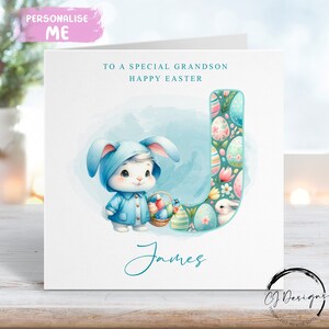 Carte de Pâques personnalisée petit-fils avec initiale et nom - Illustration de petit garçon Lapin de Pâques avec panier - Carte pour lui