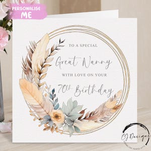 Carte d'anniversaire personnalisée super nounou, plumes crème, cadre/couronne de fleurs, tout âge 45e 50e 60e 65e 70e 75e 80e 90e 95e 100e