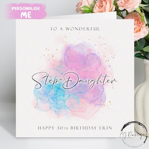 Gepersonaliseerde stiefdochter verjaardagskaart paars, blauw en roze splash-ontwerp elke leeftijd 15e 16e 17e 18e 21e 30e 40e 45e 50e 60e 65e