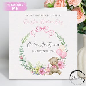 Tarjeta de bautizo personalizada para hermana, con osito de peluche con marco floral rosa/verde, nombre y fecha, recuerdo del bautizo.