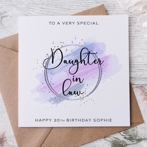 Cartão de aniversário personalizado para nora, parente especial, feliz aniversário, cartão de idade para ela 30, 40, 50 anos, qualquer idade, tema roxo