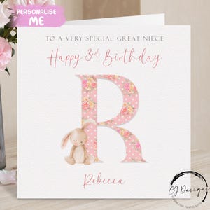 Cartão de aniversário personalizado para sobrinha-neta, nome inicial e data, cartão de felicitações do alfabeto do coelho rosa, 1º, 2º, 3º, 4º, 5º, 6º, lembrança