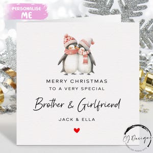 Carte de Noël personnalisée frère et petite amie - carte couple pingouins et coeur rouge