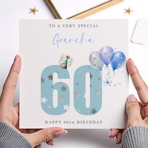 Tarjeta de cumpleaños personalizada de la abuela, azul. Números de edad. CUALQUIER TEXTO/EDAD: 40, 45, 50, 60, 65, 70, 75, 80, 85, 90, 95, 100.