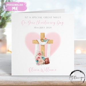Biglietto di auguri personalizzato per battesimo della pronipote con croce e Bibbia rosa a forma di cuore con nome e data, ricordo del giorno del battesimo