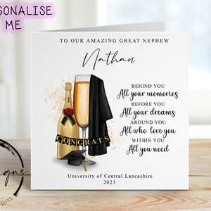 Biglietto di laurea personalizzato per pronipote - con tocco, toga e bicchiere - nome e università per il mio/nostro fantastico pronipote