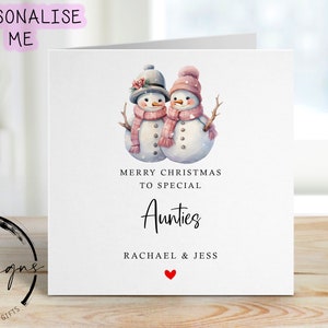 Tarjeta navideña personalizada para tías: pareja de mujeres con muñecos de nieve y corazón rojo