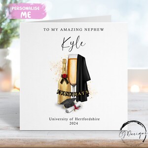 Gepersonaliseerde neef afstudeerkaart - met pet, rol, jurk en gouden champagne - naam en universiteitskaart medium of groot