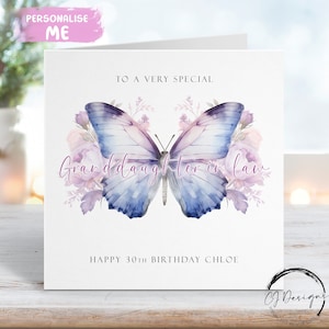 Biglietto di auguri di compleanno personalizzato per la nipote acquisita - Biglietto di auguri con farfalla a tema viola per lei, qualsiasi età 18, 21, 30, 40, 50, 60 anni,