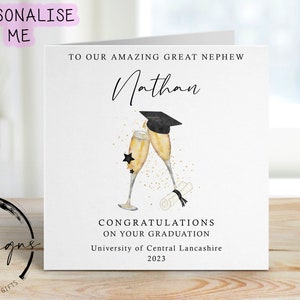 Carte personnalisée de remise des diplômes pour arrière-neveu - avec capuchon, parchemin et verres à champagne - carte moyenne ou grande pour nom et université