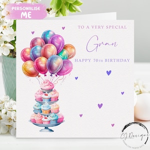 Biglietto di auguri personalizzato per il compleanno di un grande, con design multicolore, torte e palloncini. Per qualsiasi età: 40°, 50°, 60°, 65°, 70°, 75°, 80°, 85°, 90°, 95°, 100°.
