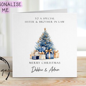 Carte de Noël personnalisée belle-soeur et beau-frère, carte pour couple bleu et or sur le thème des arbres et des cadeaux