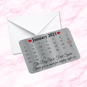 Cartão de carteira de metal com lembrança sentimental personalizada - Calendário - O dia em que falamos pela primeira vez - Muito obrigado por deslizar para a direita