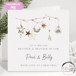 Biglietto di Natale personalizzato per fratello e cognato - Biglietto di coppia maschile con tema albero rustico e boho con nomi