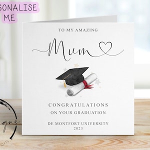 Gepersonaliseerde moeder afstudeerkaart - met pet en scroll - naam en universiteit medium of grote kaart Amazing Mother
