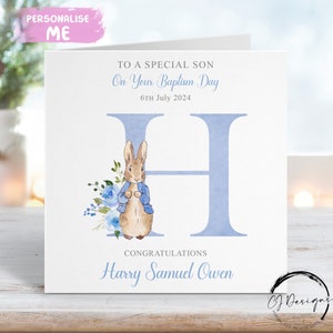 Tarjeta de bautizo personalizada de Peter Rabbit para su hijo, con iniciales y fecha, recuerdo del bautizo.