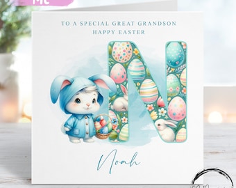 Carte de Pâques personnalisée arrière-petit-fils avec initiale et nom - Illustration de petit garçon Lapin de Pâques avec panier - Carte pour lui