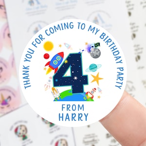 Adesivi di compleanno personalizzati - Tema spaziale per ragazzi Nome Borsa per festa di compleanno Adesivo di ringraziamento - Cono dolce - 37 mm/45 mm/51 mm/64 mm 2°, 3°, 4°