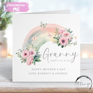 Cartão personalizado do dia das mães da vovó - arco-íris floral e borboletas - honrada em chamá-la de minha/nossa