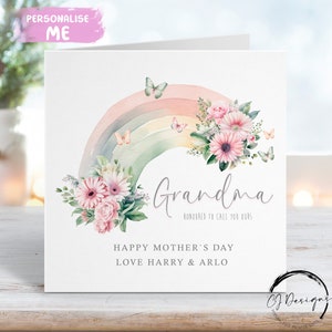 Cartão personalizado do dia das mães da vovó - arco-íris floral e borboletas - honrada em chamá-la de minha/nossa