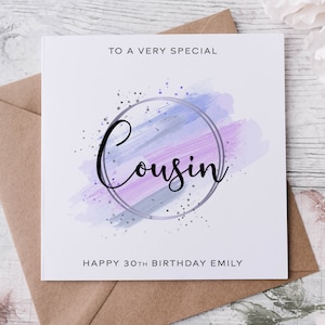 Carte d'anniversaire personnalisée pour cousine, membre de la famille spécial, joyeux anniversaire, carte d'âge pour ses 30, 40, 50, 60, 70 et 80 ans, thème violet