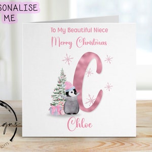Tarjeta navideña personalizada para sobrina, tema rosa, alfabeto de pingüinos con árbol de Navidad