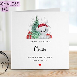 Carte de Noël personnalisée pour cousin incroyable - Ours mignon devant un sapin de Noël avec nom