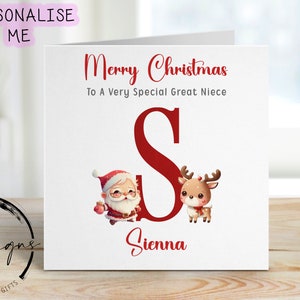 Tarjeta navideña personalizada para sobrina nieta especial con reno de Papá Noel y letra inicial y nombre