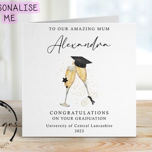 Gepersonaliseerde moeder afstudeerkaart - met pet, rol en champagneglazen - naam en universiteit middelgrote of grote kaart Amazing Mum