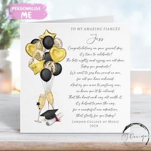 Biglietto di laurea personalizzato con poesia per fidanzato - con berretto, pergamena, champagne e palloncini - nome e università QUALSIASI ANNO