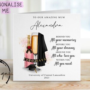 Carte de remise de diplôme personnalisée pour maman - avec casquette, robe et champagne rose - nom et université à ma/à notre incroyable mère